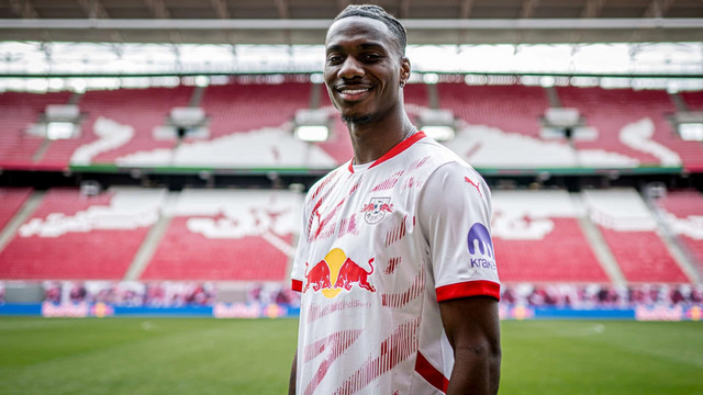 บานซูซี่-เสริมแกร่งร่วมทีม-ไลป์ซิก-อย่างเป็นทางการแล้ว