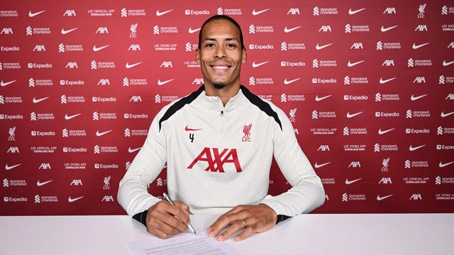 เริ่ดไม่ไหว!-ฟาน-ไดจ์ค-เซ็นสัญญาใหม่กับหงส์เรียบร้อย